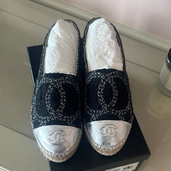 CHANEL Black and Silver Tweed Espadrilles - Picture 3 of 3